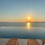 Ni Marin Otel